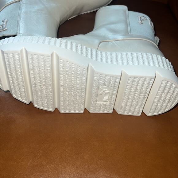 Puma Women's x Fenty Chelsea Sneaker Boot Sz 7.5 - Picture 3 of 7